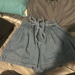 Women’s/girls American Eagle  Denim Flowly Jean Skirt W Bow Size m NEVER WORN!!